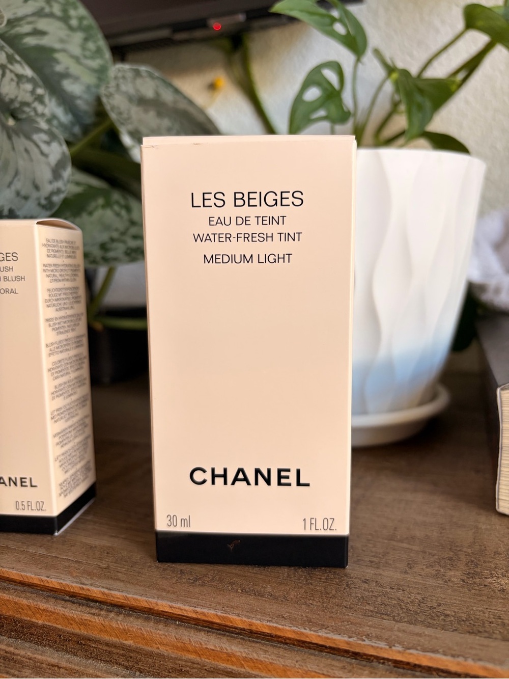 Chanel Les Beiges water fresh tint medium light